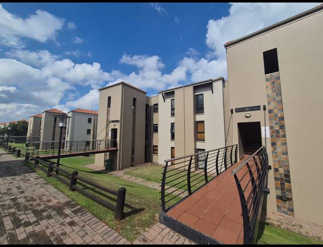 2 BEDROOM APARTMENT FOR SALE IN VANDERBIJLPARK SW 5